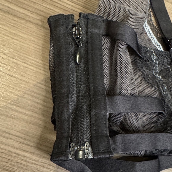 Victoria's Secret Black Lace Strappy Bra - Picture 3 of 5